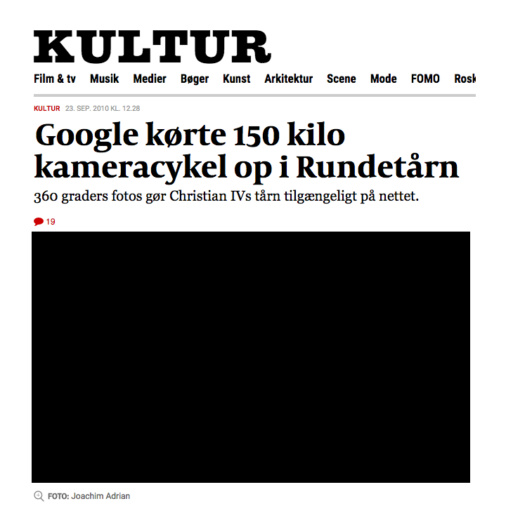 Artikel i Politiken Kultur med overskriften "Google kørte 150 kilo kameracykel op i Rundetårn."